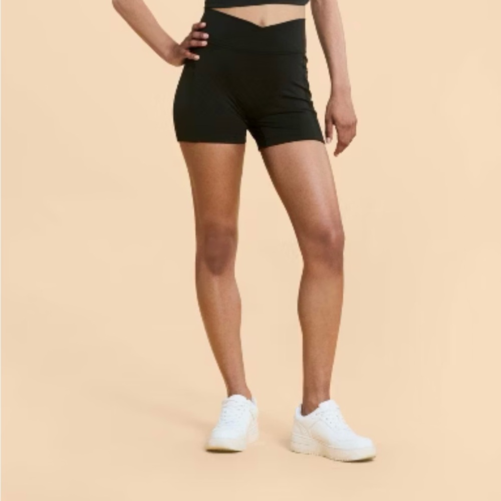 Blogilates Women's Criss Cross Scrunch Biker Shorts 4”